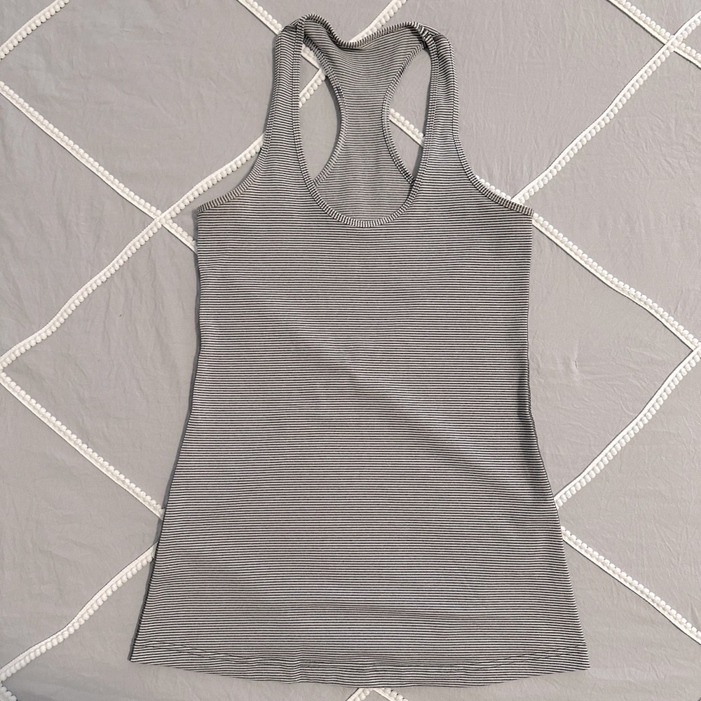 ⭐️5 for $25 Lululemon tank size 6. Gray and white stripe